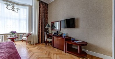 Deluxe room with a bay window