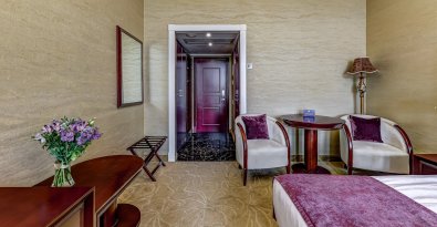 Deluxe room with a bay window