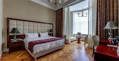 Deluxe room with a bay window