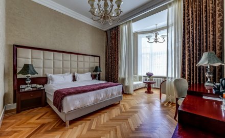 Deluxe room with a bay window