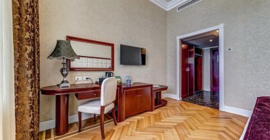 Deluxe room with a bay window