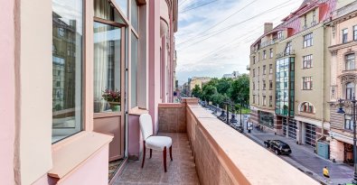 Deluxe room with Balcony (3rd floor)