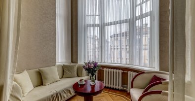 Deluxe room with a bay window